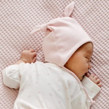   Pinokio - Lovely Day kislány megkötős fülecskés baba sapka rózsaszín 50