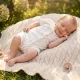 Pinokio - Lovely Day patentos kislány baba napozó virág ekrü 62