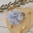 Zyzio & Zuzia kislány tüll pomponos puha baba hajpánt szürke