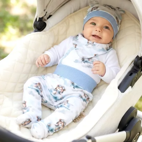 Nini kisfiú Baby Bear Pilot 4 részes repülős macimintás organikus pamut baba szett bodyval, talpas babanadrággal, sapkával és kendővel fehér-kék 62