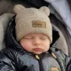 Zyzio & Zuzia uniszex KAZUM kétrétegű kötött baba sapka fülecskékkel felhajtható fazonban karamellbarna 4-8 hónap (42-44 cm)