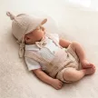 Zyzio & Zuzia kisfiú 4 részes muszlin baba együttes bodyval, kantáros rövidnadrággal, sapkával és csokornyakkendővel homokbézs 62