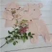 Zyzio & Zuzia kislány 4 részes bordázott újszülött kezdő szett bodyval, talpas babanadrággal, felsővel és sapkával púderrózsaszín 50