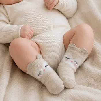   Zyzio & Zuzia uniszex homokbézs bagoly mintás baba zokni 12 hónap+