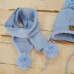 Zyzio & Zuzia kisfiú világoskék téli megkötős baba sapka sállal pomponnal 56/62 (38-40 cm)