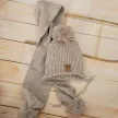 Zyzio & Zuzia uniszex homokbézs téli megkötős baba sapka sállal pomponnal 80/86 (46-48 cm)