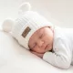 Zyzio & Zuzia uniszex KAZUM kötött baba sapka fülecskékkel kókuszkrém 80/86 (46-48 cm)