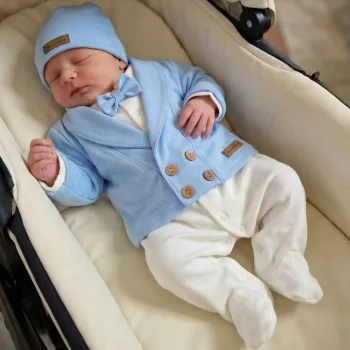   Zyzio & Zuzia kisfiú KAZUM 3 részes elegáns baba együttes rugdalózóval, zakóval és sapkával babakék 50