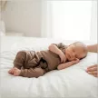 Zyzio & Zuzia kisfiú KAZUM 2 részes bordázott baba együttes bodyval és nadrággal csokoládébarna 56