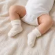 Zyzio & Zuzia uniszex ekrü nyomásmentes baba zokni 6-9 hónap