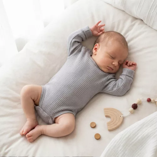 Zyzio & Zuzia kisfiú babával növekvő bordázott hosszú ujjú pamut body onyx 80/86