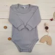 Zyzio & Zuzia kisfiú babával növekvő bordázott hosszú ujjú pamut body onyx 80/86