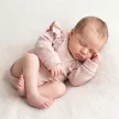 Zyzio & Zuzia kislány babával együtt növő hosszú ujjú body fodorral púderrózsaszín 56/62