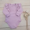 Zyzio & Zuzia kislány babával együtt növő hosszú ujjú body fodorral lila 68/74