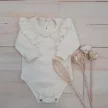 Zyzio & Zuzia kislány babával együtt növő hosszú ujjú body fodorral ekrü 56/62