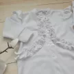Zyzio & Zuzia kislány 2 részes elegáns pamut rugdalózó szett hajpánttal fehér 56