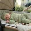 Zyzio & Zuzia kisfiú KAZUM olívazöld 3 részes kötött baba szett kardigánnal, babanadrággal és sapkával 56/62
