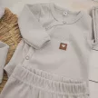 Zyzio & Zuzia uniszex bézs 4 részes bordázott baba kelengye szett bodyval, talpas babanadrággal, kapucnis felsővel és sapkával 62