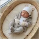 Zyzio & Zuzia kislány 5 részes kötött hatású újszülött kezdő szett bodyval, talpas babanadrággal, felsővel, sapkával és karmolásgátlóval bézs-fehér 50